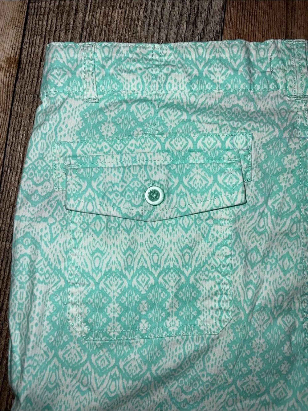 NWT - Caribbean Joe - Patterned Women’s Shorts w/ cuffed bottom